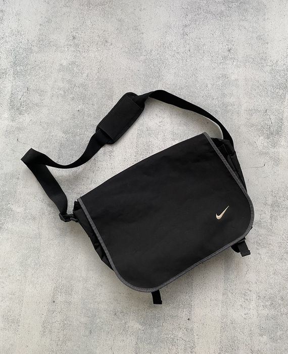 Nike cordura hotsell messenger bag