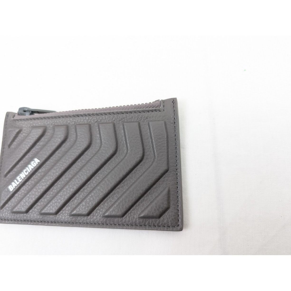 Balenciaga o1rshd1 Size: OS / Chevron Zip Wallet in Gray Size ONE SIZE - 5 Thumbnail