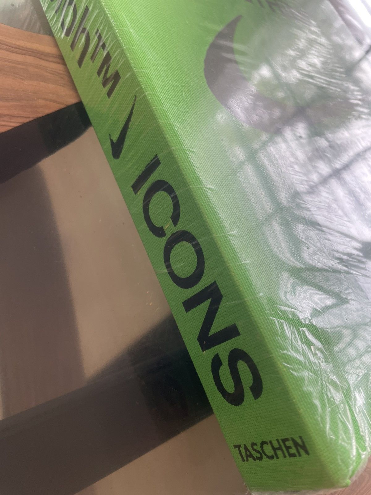 Nike × Off-White Virgil Abloh. Nike. ICONS Coffee Table Book Size ONE SIZE - 9 Thumbnail