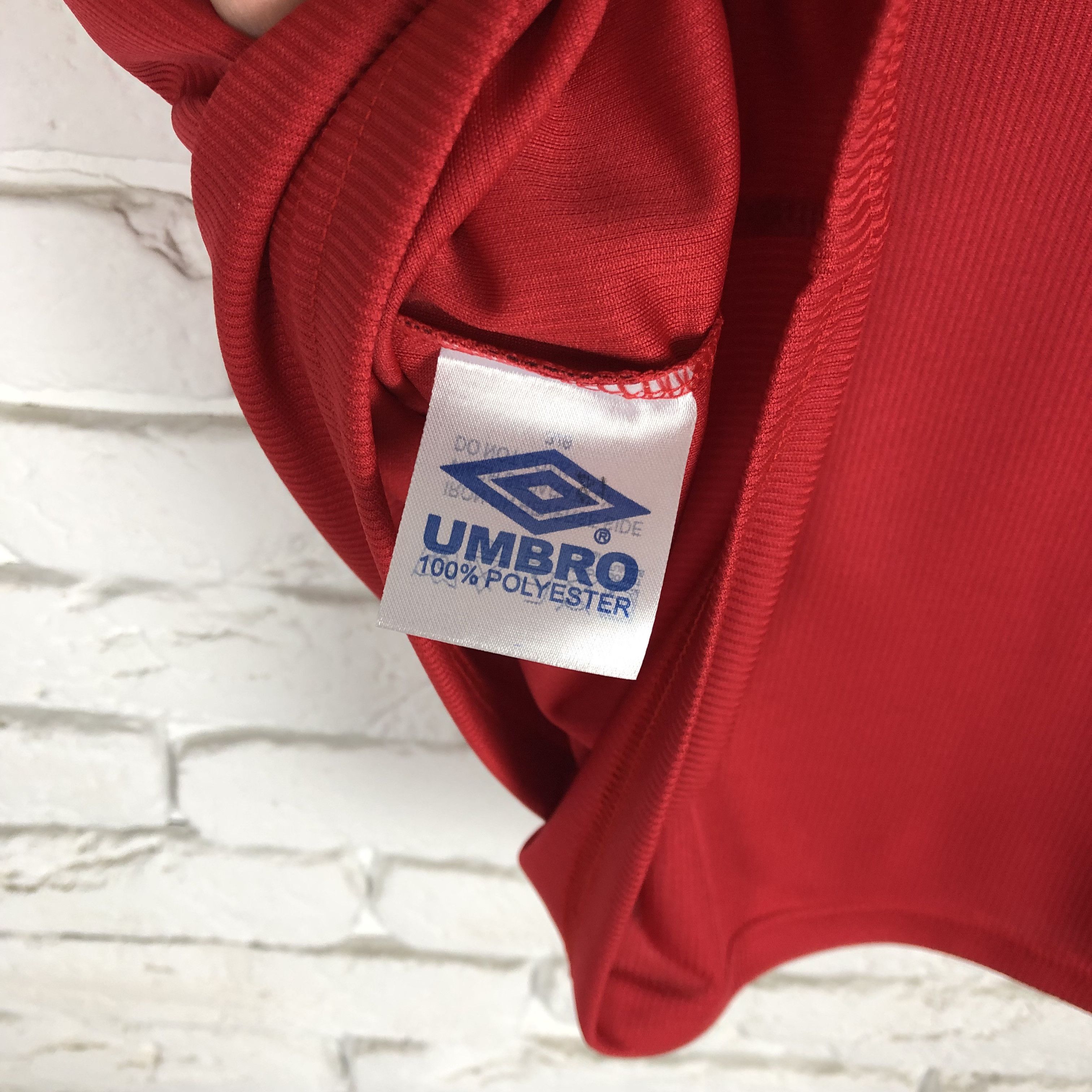 Umbro Retro copy Manchester United 1998 2000 home soccer jersey Size US L / EU 52-54 / 3 - 8 Thumbnail