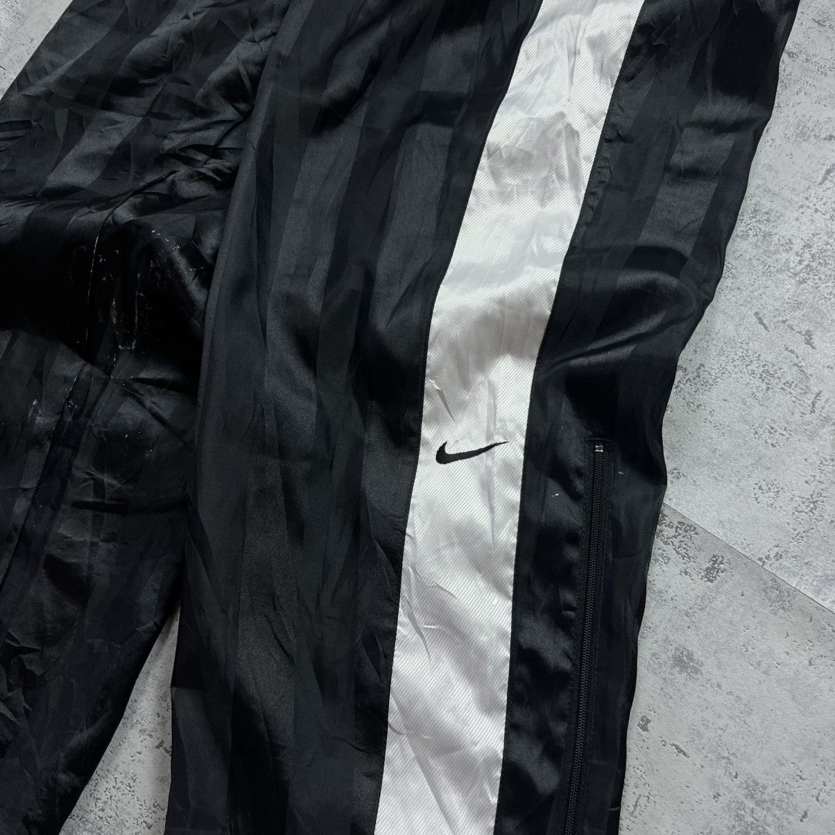 Nike 00s NIKE SWOOSH VINTAGE Y2K GORPCORE PARACHUTE RETRO PANTS Size US 32 / EU 48 - 10 Thumbnail