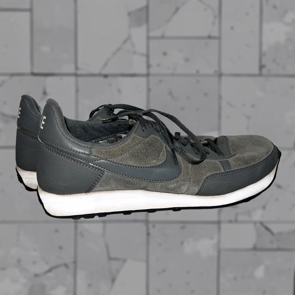 Nike Nike Challenger OG SE Sneaker Mens 11.5 Iron Grey Gray Lace Up Athletic Shoe Nike Challenger Sneaker Mens 11.5 Iron Grey Size US 12 / EU 45 - 1 Thumbnail