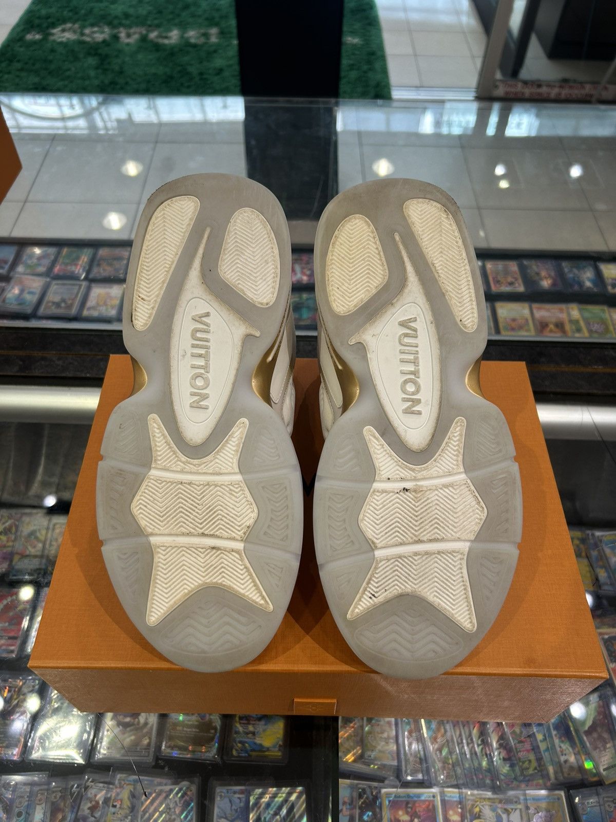Louis Vuitton Louis vuitton trainer 2 white gold Size US 8.5 / EU 41-42 - 10 Thumbnail