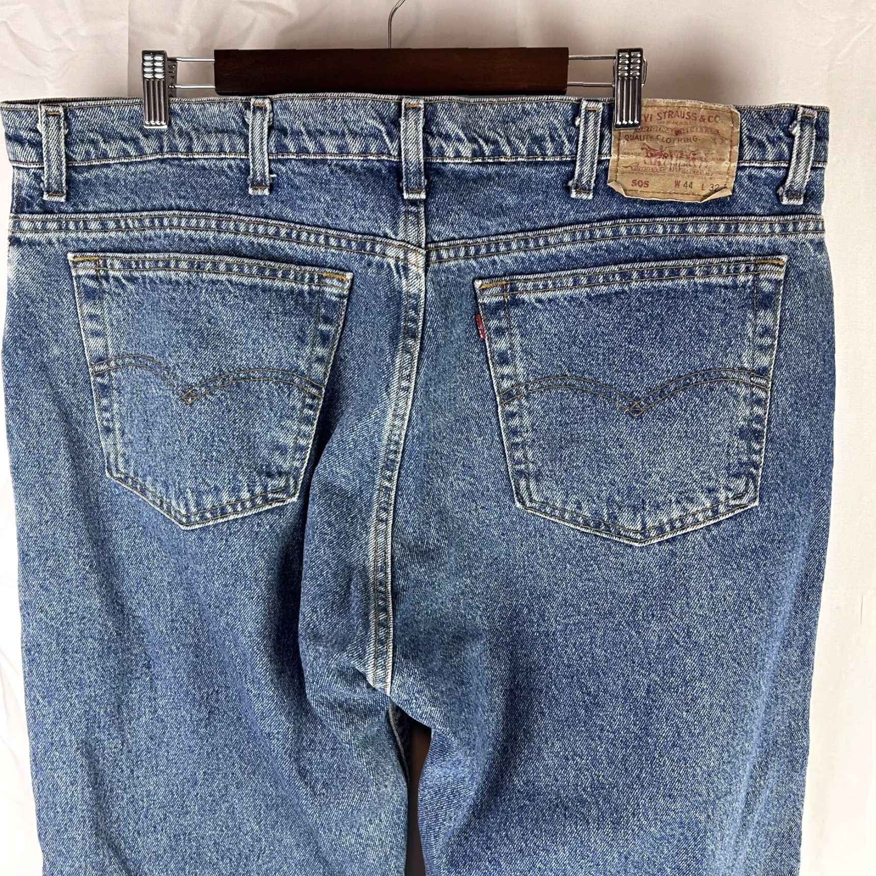 Levi's VINTAGE Levi's 505 Jeans Mens 44x32 Denim Made in USA Zip Fly Straight Leg 90s Levi's 505 Mens Jeans Regular 44 W32 Blue Denim US Vintage 1990s Size US 44 / EU 60 - 7 Thumbnail
