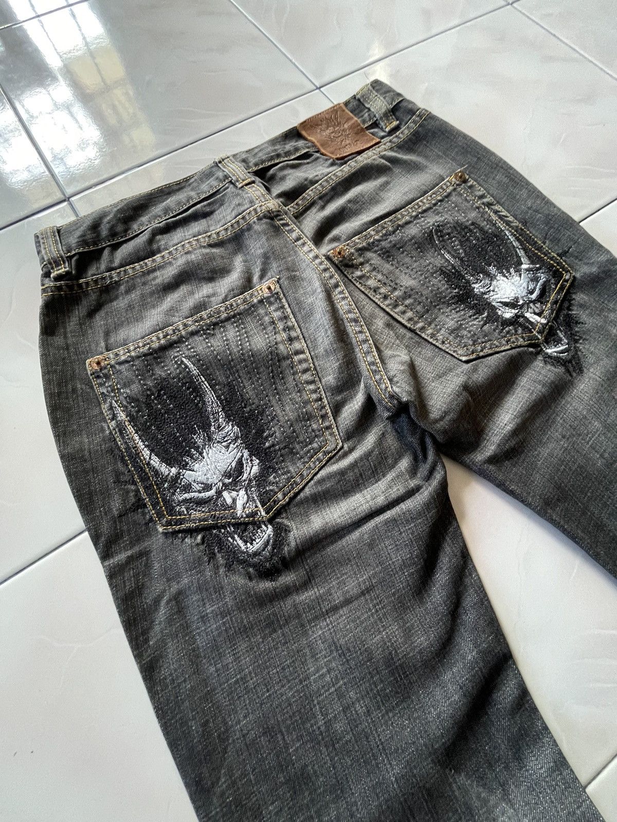 Japanese Brand × LOWBOX × Oni Oniarai Japan Embroidered Oni Japanese Folklore Denim Jeans Size US 30 / EU 46 - 4 Thumbnail