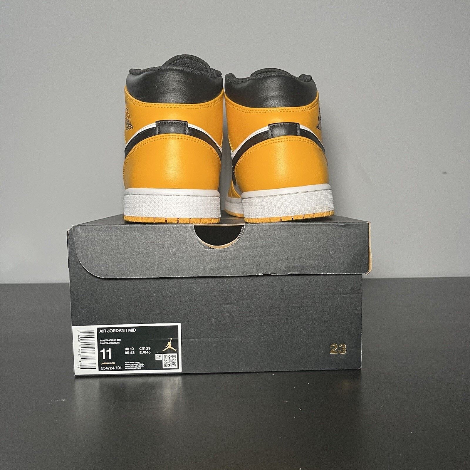 Nike Size 11 - Jordan 1 Mid Taxi 2022 Size US 11 / EU 44 - 6 Thumbnail