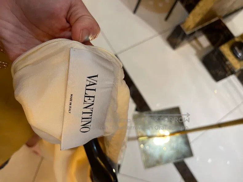 Valentino Valentino Three-dimensional classic logo vase Hepburn styl Size M / US 6-8 / IT 42-44 - 8 Thumbnail
