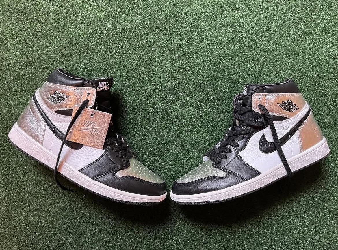 Jordan Brand Nike Air Jordan 1 Retro High Silver Toe Womens Size 12.5 Size US 11 / EU 44 - 2 Thumbnail