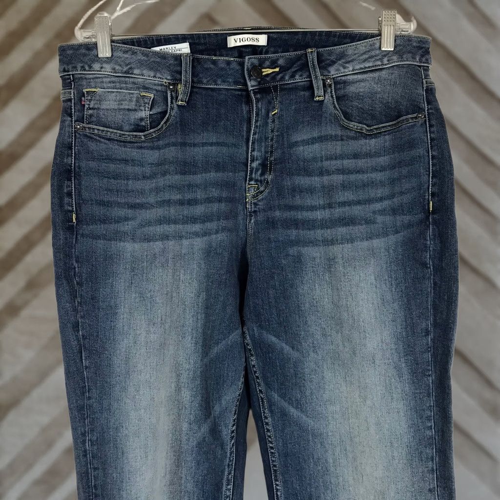 Vintage VIGOSS Marley Mid Rise Capri Jeans Medium Wash Blue Denim Women 18P Capri Jeans, 5-Pocket, Raw Hem, Stretch, Mid Rise, White/Blue? Size 40" / US 18 - 1 Thumbnail
