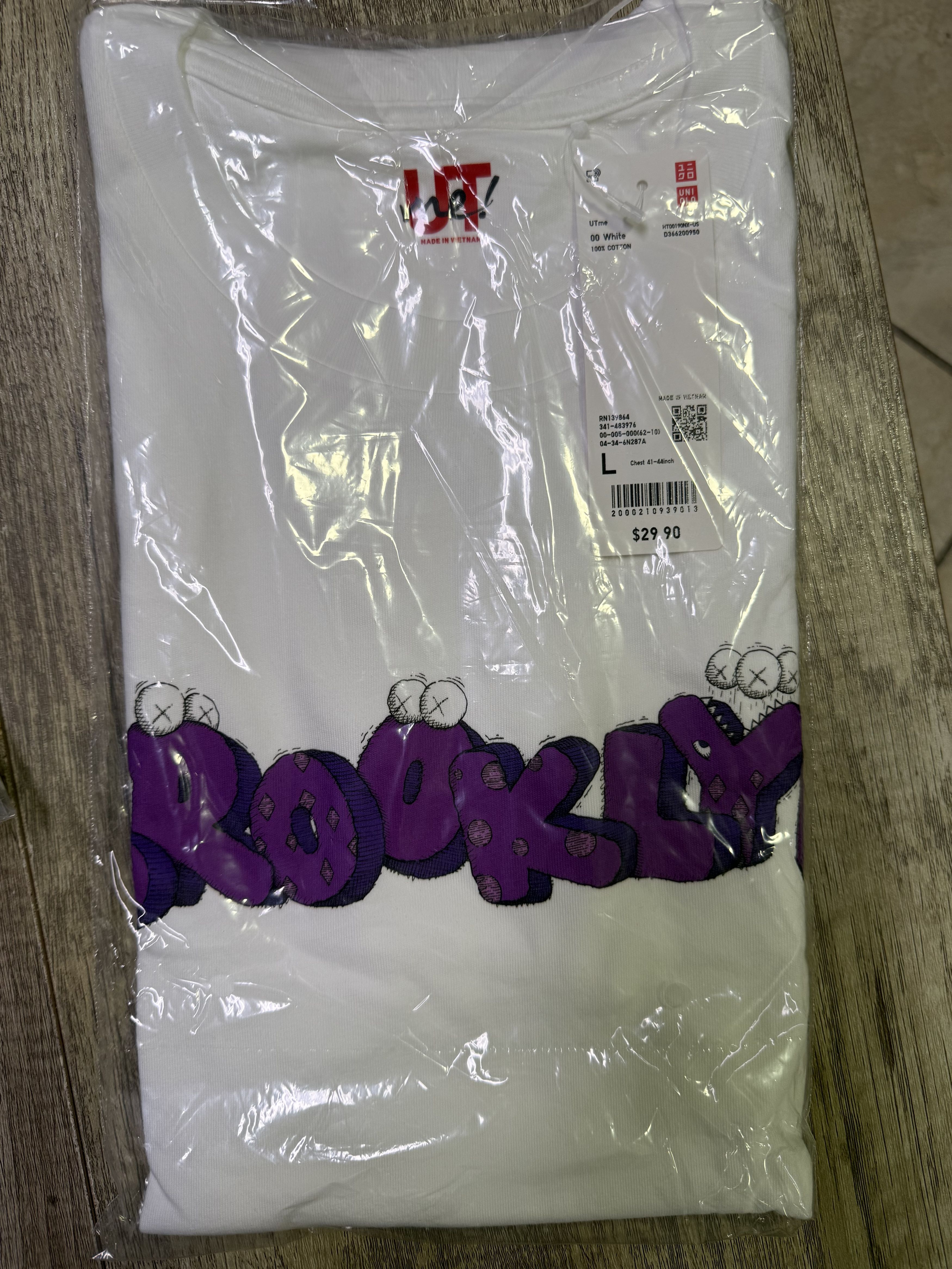 Kaws × Uniqlo KAWS X UTme X Uniqlo Brooklyn Tee Size US L / EU 52-54 / 3 - 1 Thumbnail