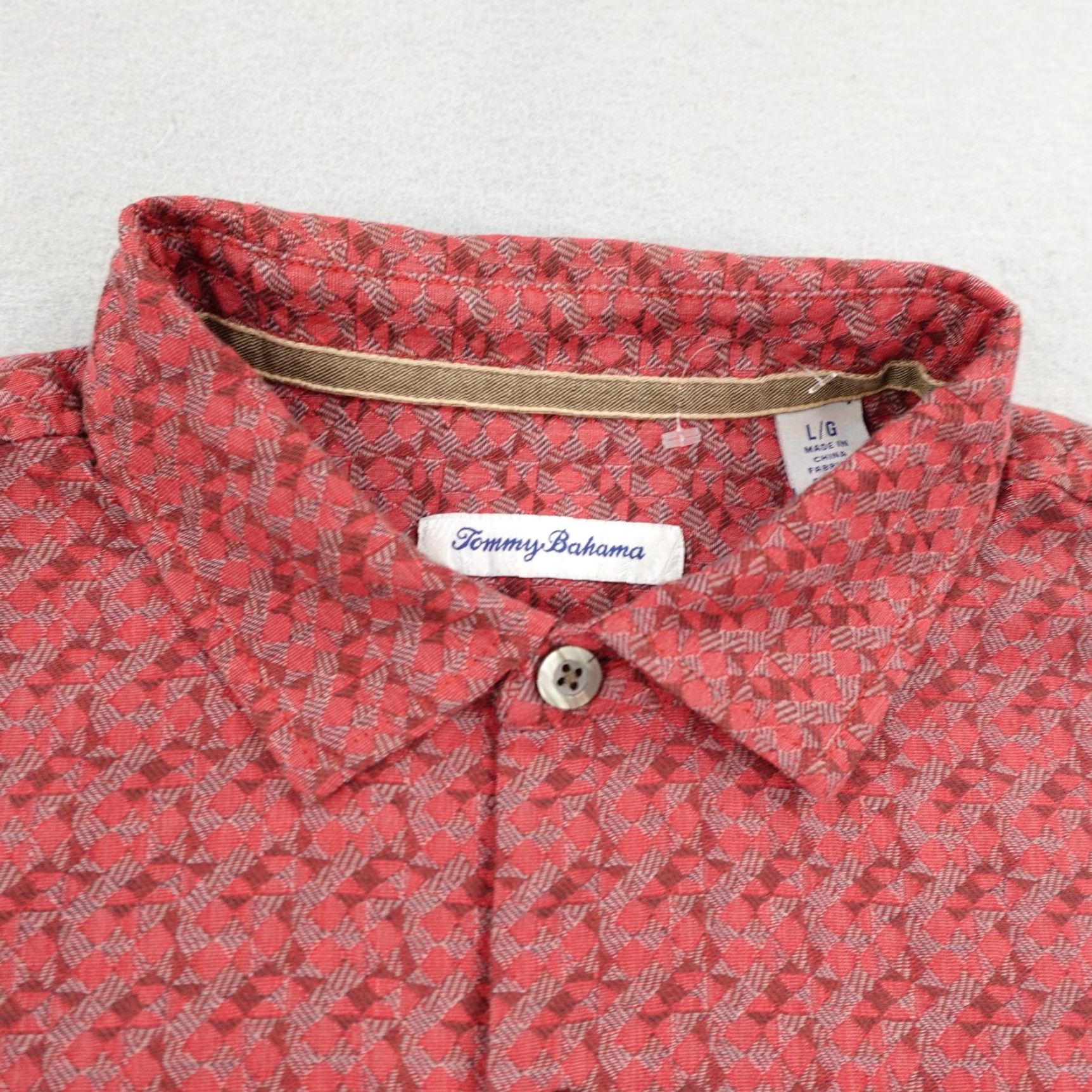 Tommy Bahama Tommy Bahama Shirt Mens Large Red Abstract Silk Blend Hawaiian Aloha Camp Button-Up Short Sleeve Geometric Beach Mens Size US L / EU 52-54 / 3 - 2 Thumbnail