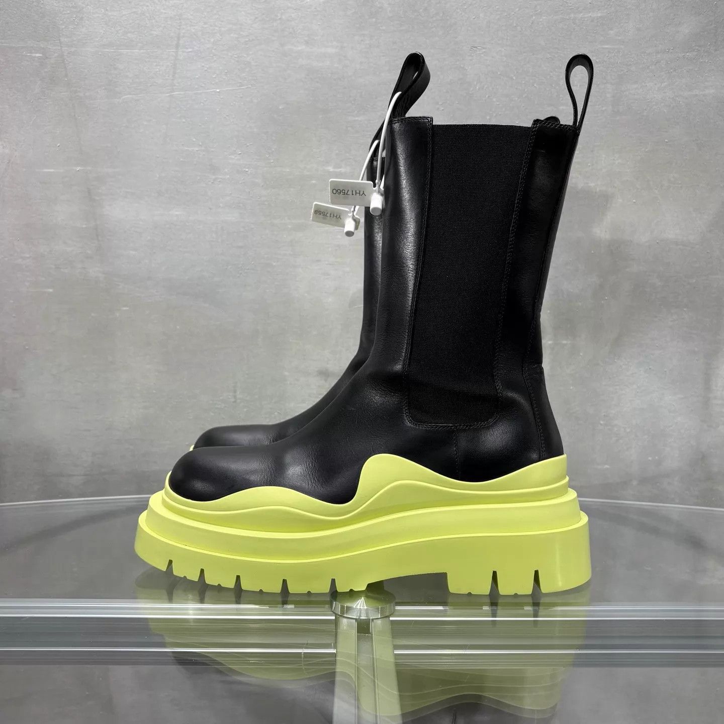 Bottega Veneta BV Tire Chelsea Boot Women's Black Green Size US 7 / IT 37 - 3 Thumbnail