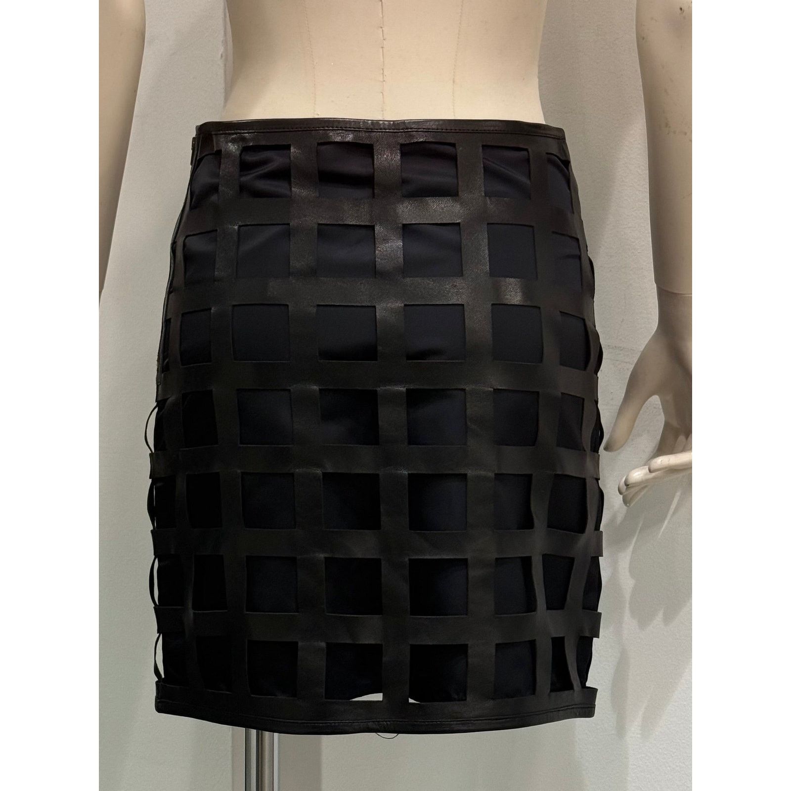 Miu Miu 2000s Miu Miu lazer cut leather skirt Size 26" / US 2 / IT 38 - 4 Thumbnail