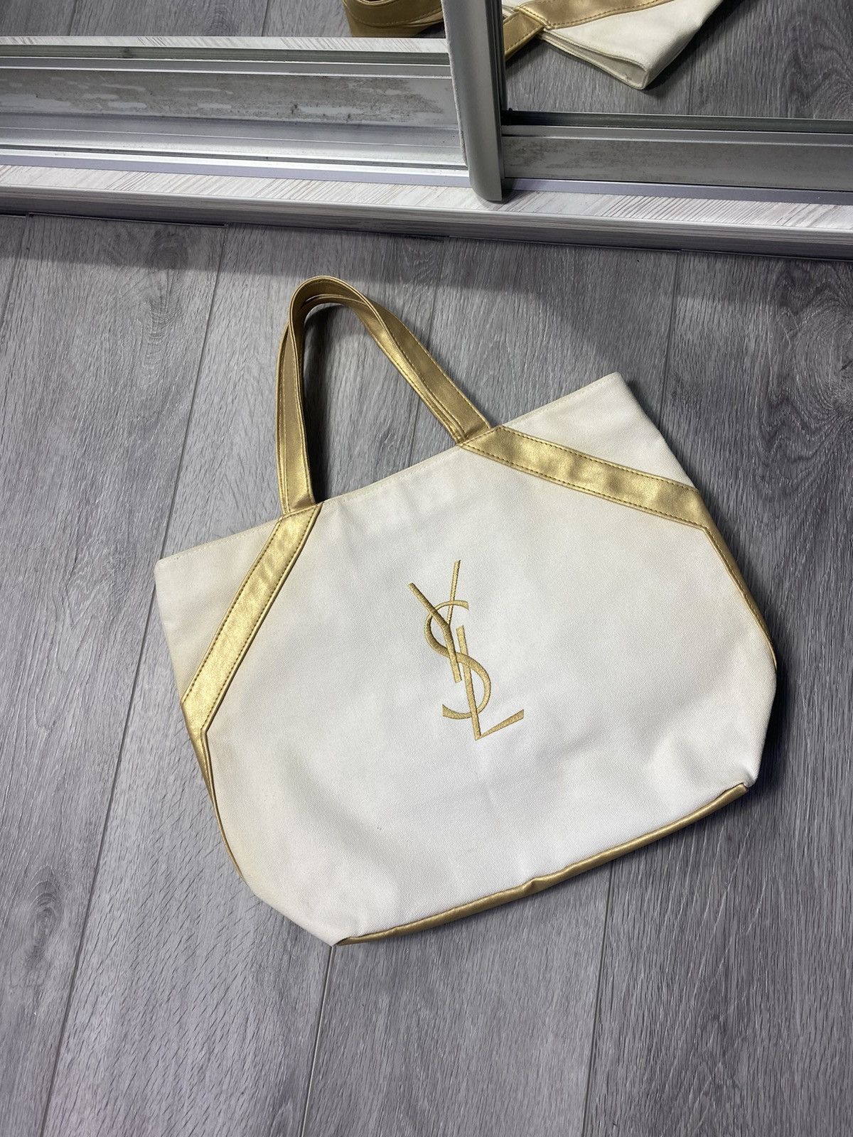 Yves Saint Laurent Yves Saint Laurent YSL Logo Lacquered Tote Shopper Hand Bag Size ONE SIZE - 2 Thumbnail