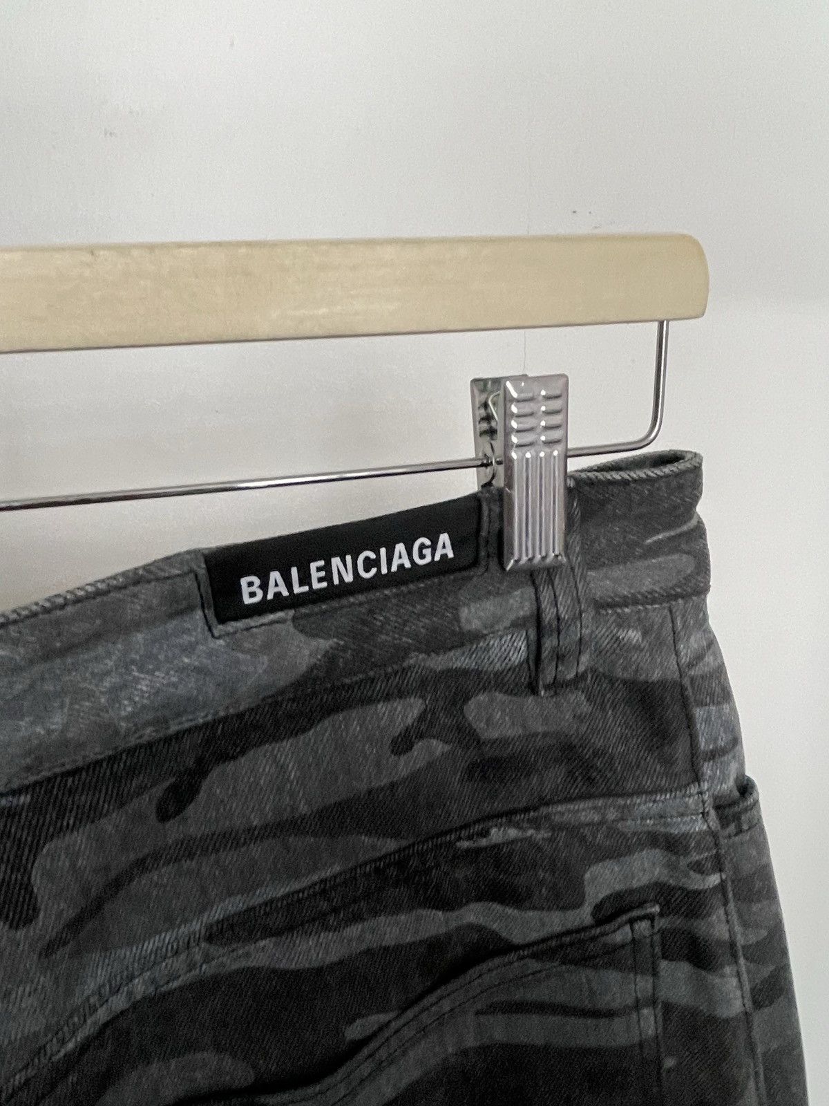 Balenciaga Balenciaga grey camo baggy jeans Size US 32 / EU 48 - 10 Thumbnail