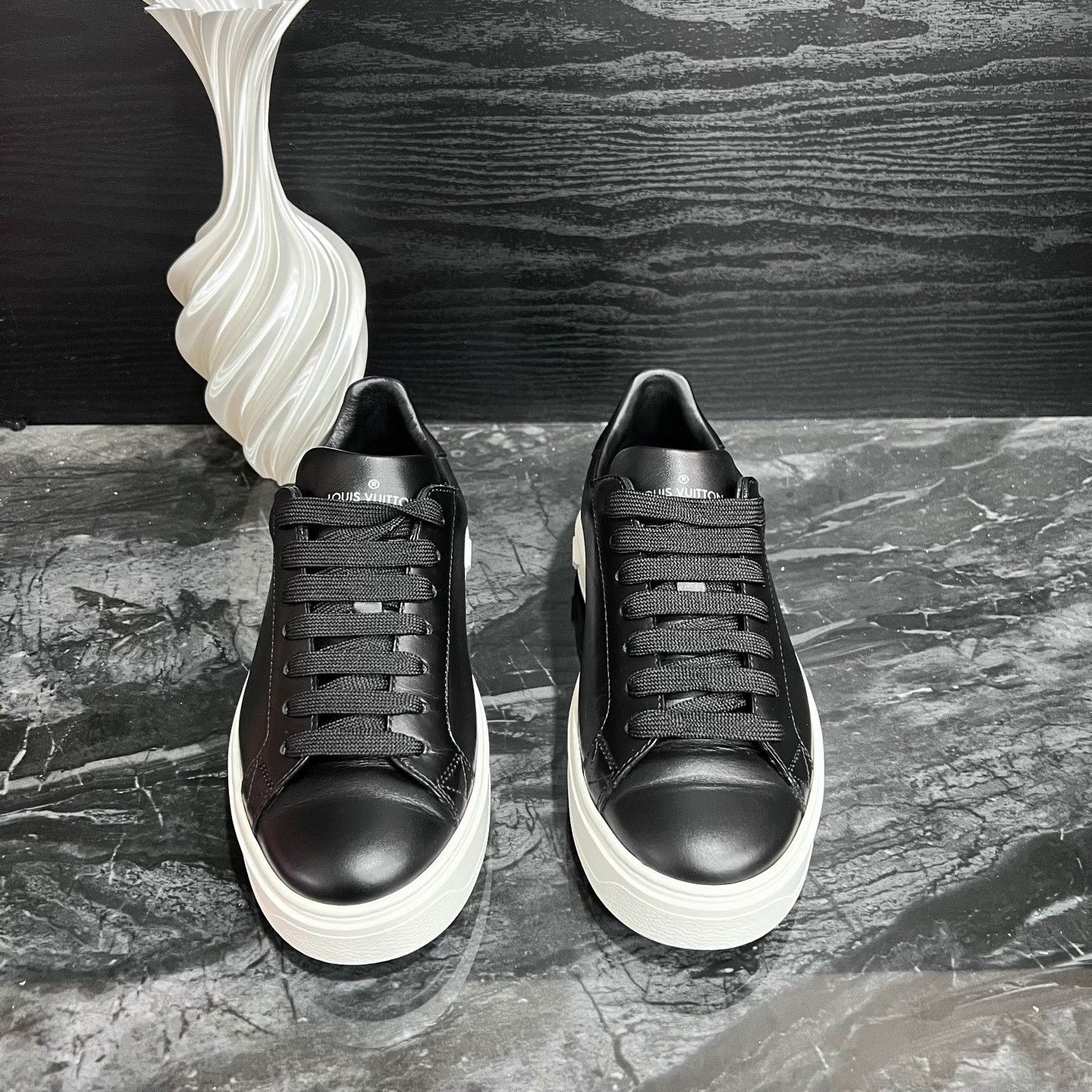 Louis Vuitton LV platform sneakers black/white colorblock 37.5 Size US 6.5 / IT 36.5 - 2 Thumbnail