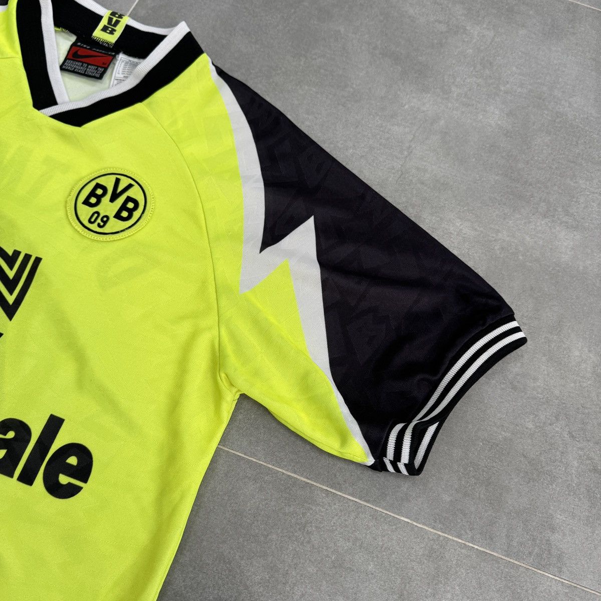 Nike Vintage Nike Borussia Dortmund 1995/1996 Home Soccer Shirt Size US M / EU 48-50 / 2 - 8 Thumbnail