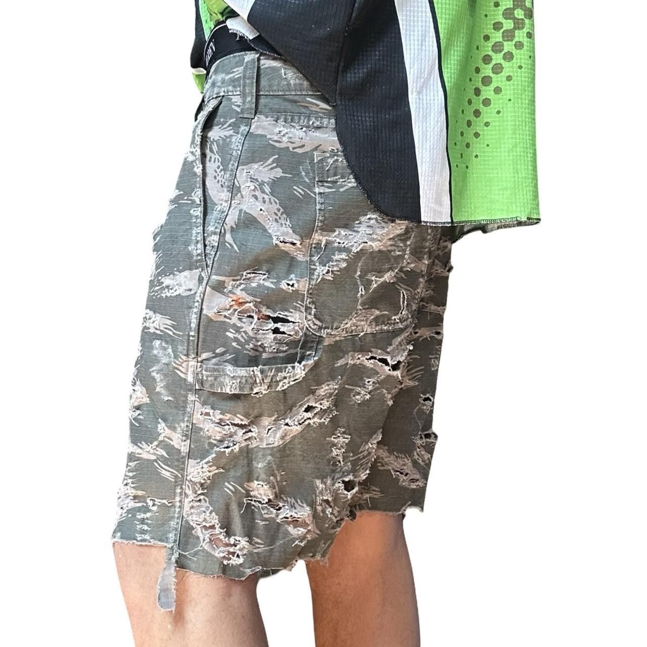Abercrombie & Fitch Abercrombie & Fitch Green Camo Distressed Shorts _ 34" Size US 34 / EU 50 - 3 Thumbnail