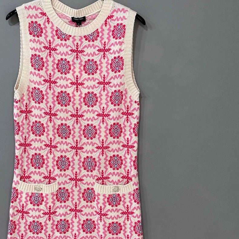 Chanel Chanel Pink flower cashmere dress 2504-Nextarrow Size XXS / US 00 / IT 34 - 2 Thumbnail