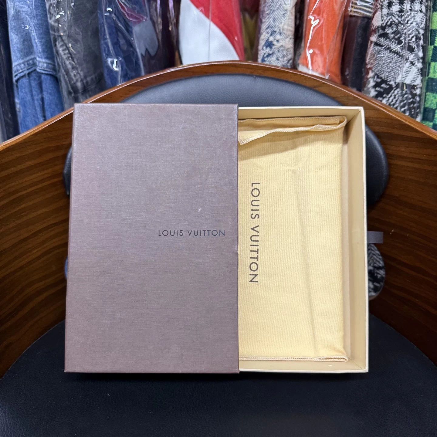 Louis Vuitton LV Gray Long Calf Leather Folding Wallet Size ONE SIZE - 8 Thumbnail