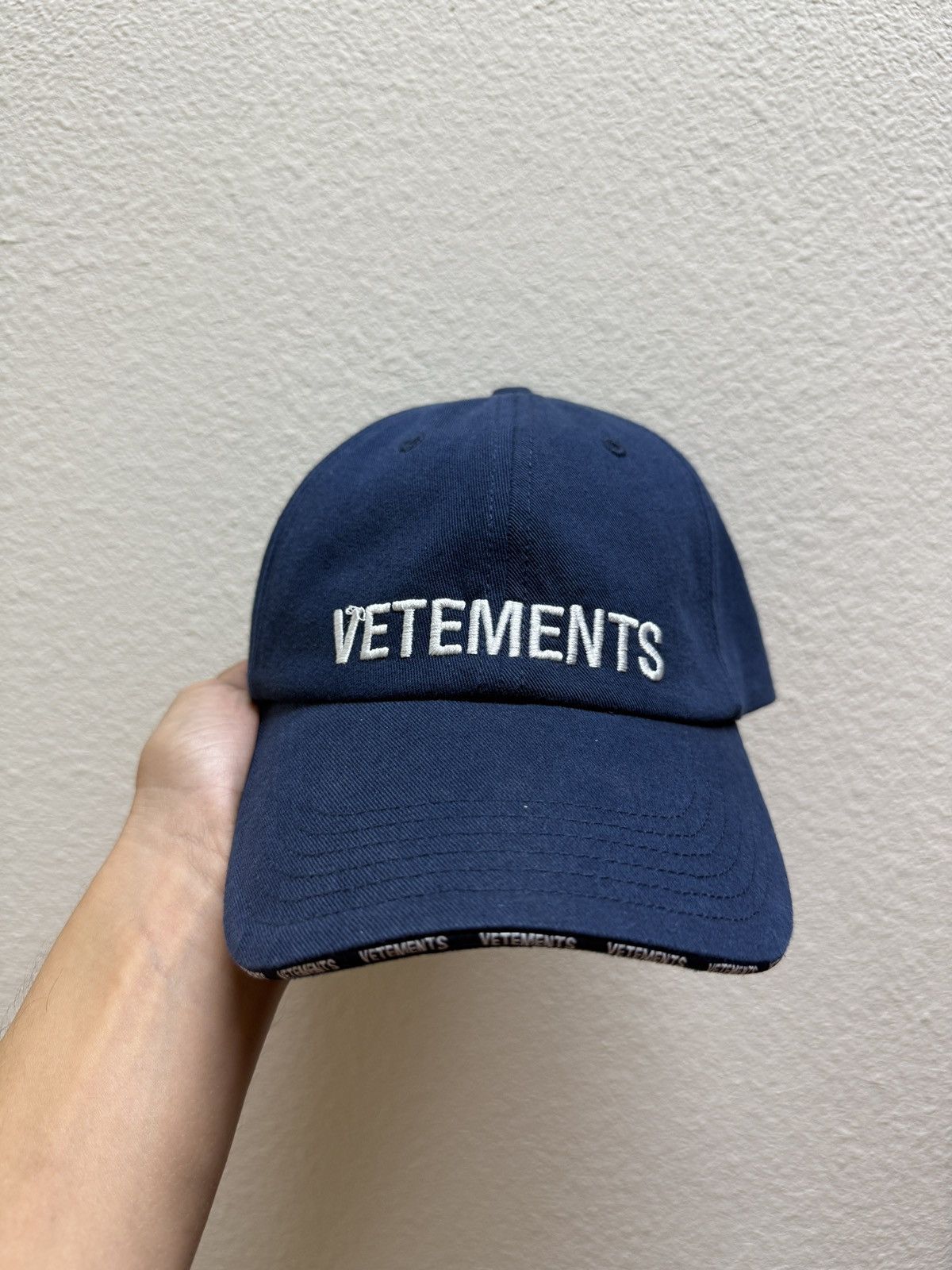 Vetements Vetements embroidered logo cap in navy Size ONE SIZE - 1 Thumbnail