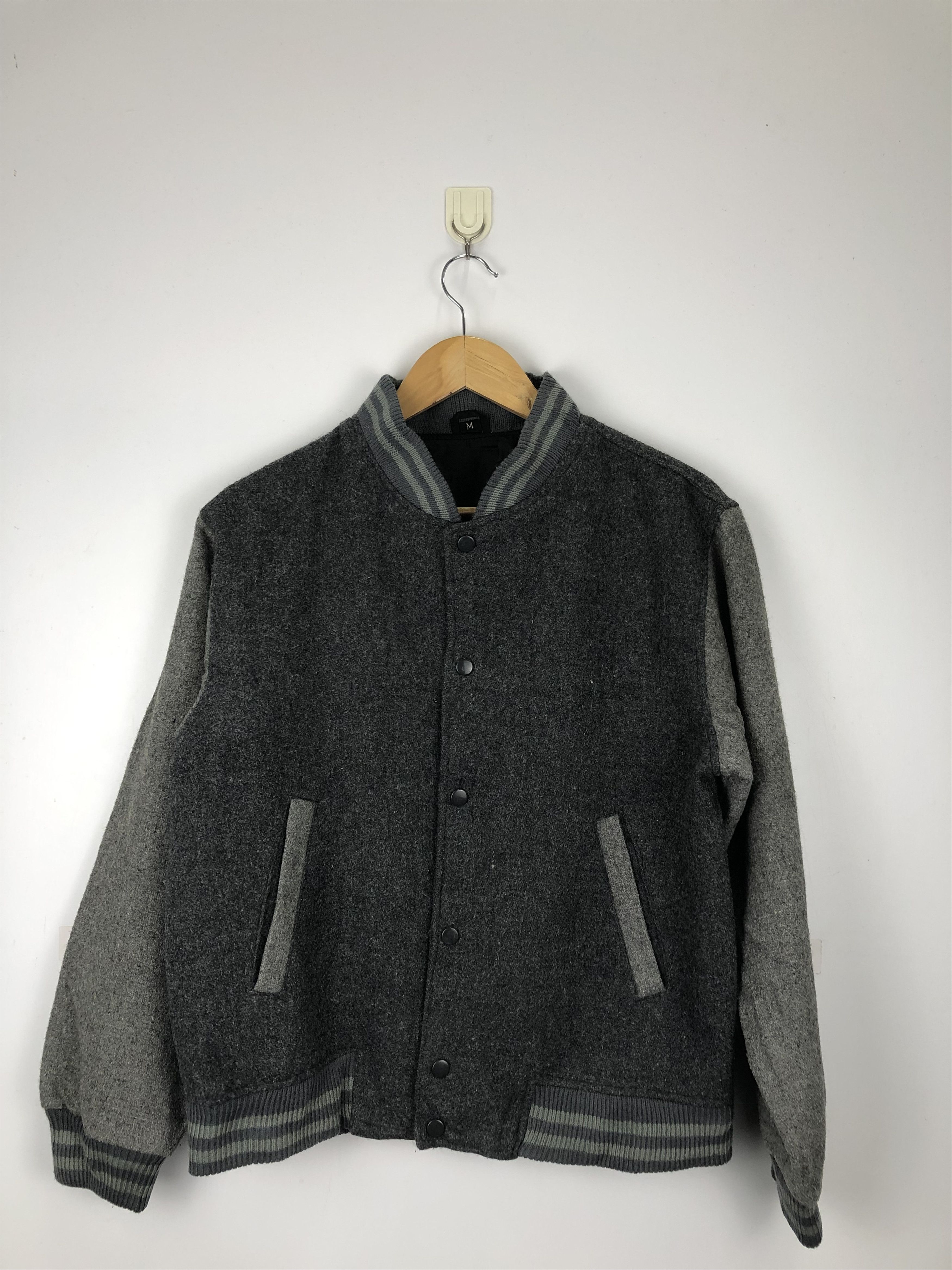 Vintage Vintage Japanese Brand Wool Varsity Jacket V0411 Size US M / EU 48-50 / 2 - 1 Thumbnail