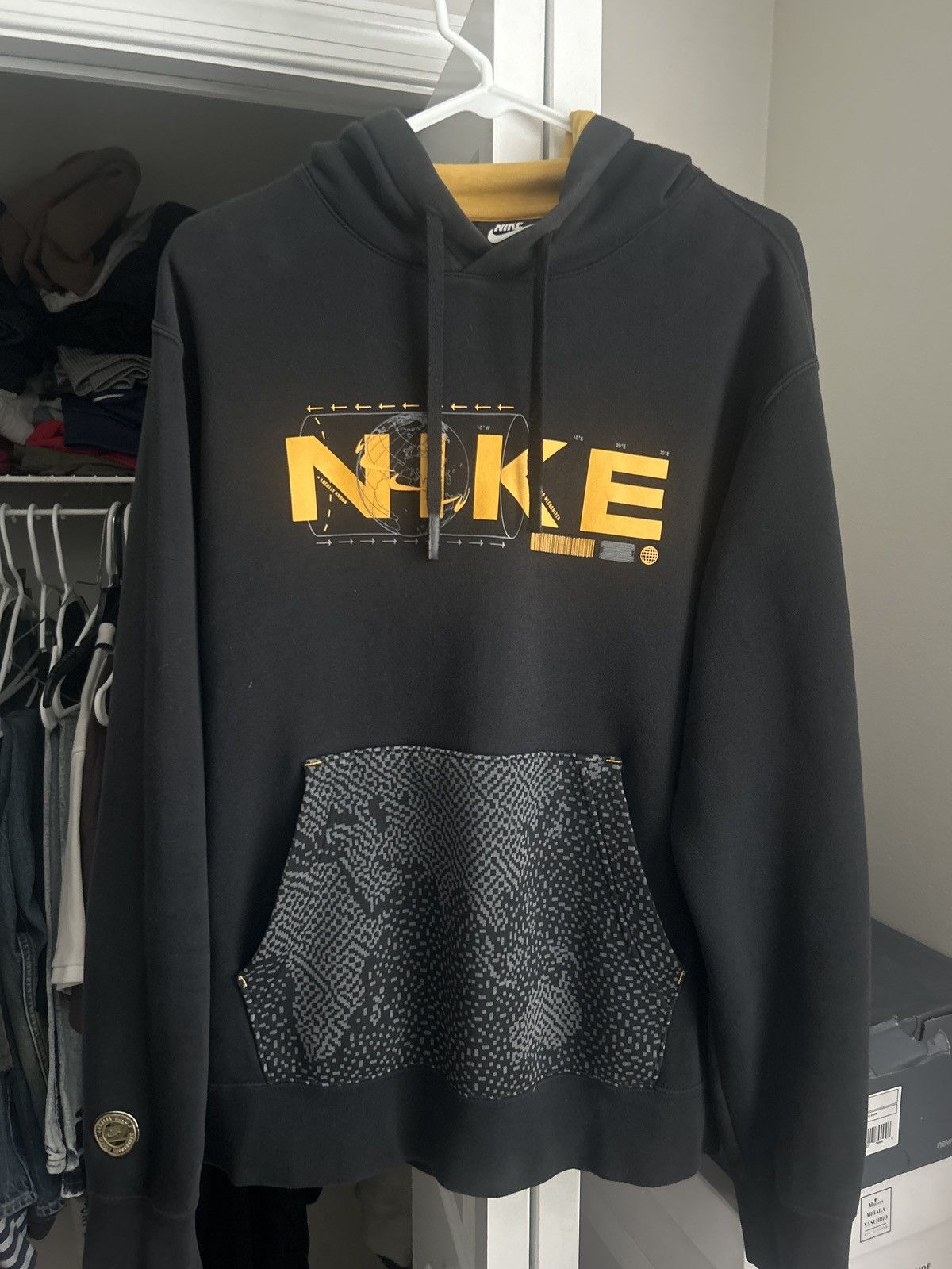 Nike Black & gold Nike hoodie Size US M / EU 48-50 / 2 - 1 Thumbnail