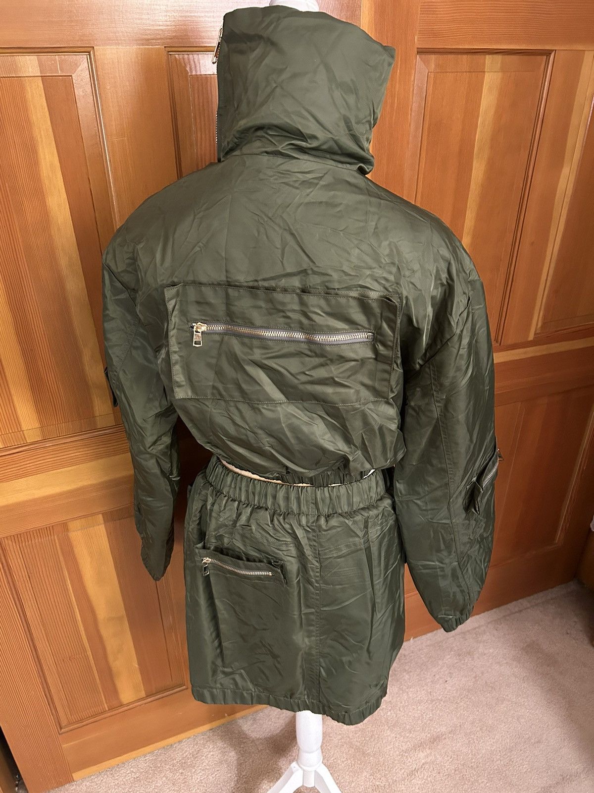 Designer × Other NWT, Lavishly Paris Army Green Two Piece Puffer Suit. Size M / US 6-8 / IT 42-44 - 9 Thumbnail