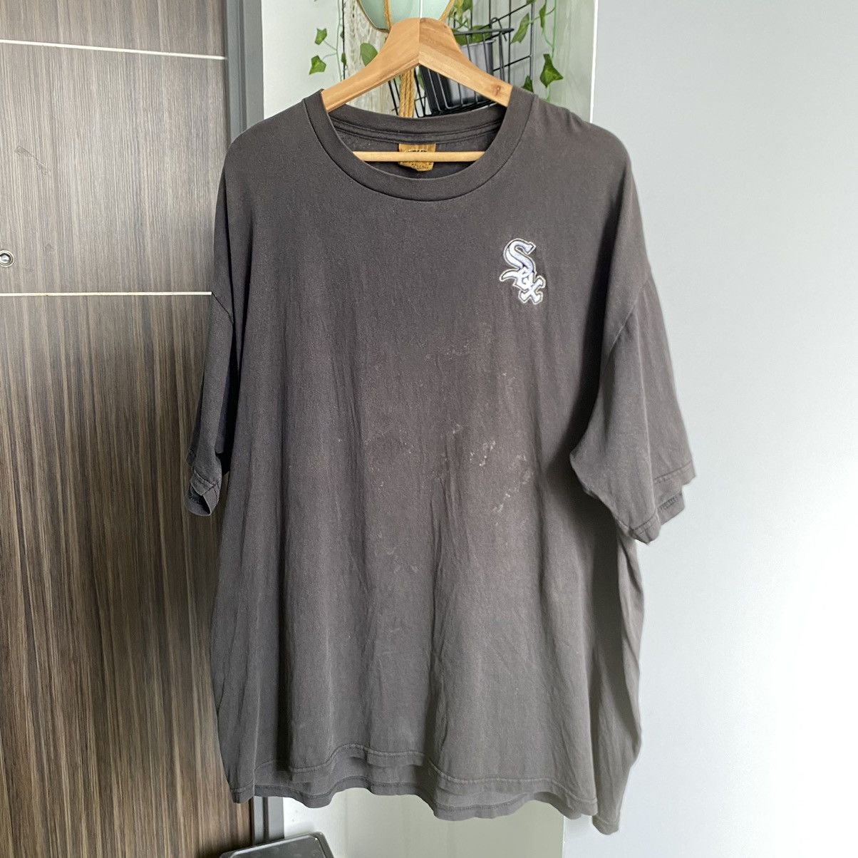 Thrashed Faded Vintage 90s Chicago White Sox Oversized Tee
