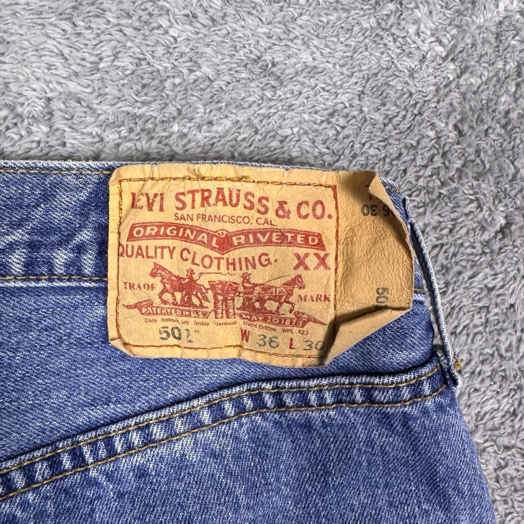 Levi's VINTAGE Levi's 501xx Jeans Mens 36x30 Paper Tag Button Fly 90s Y2K Grunge Jeans Mens Regular 34 Blue Size US 36 / EU 52 - 6 Thumbnail