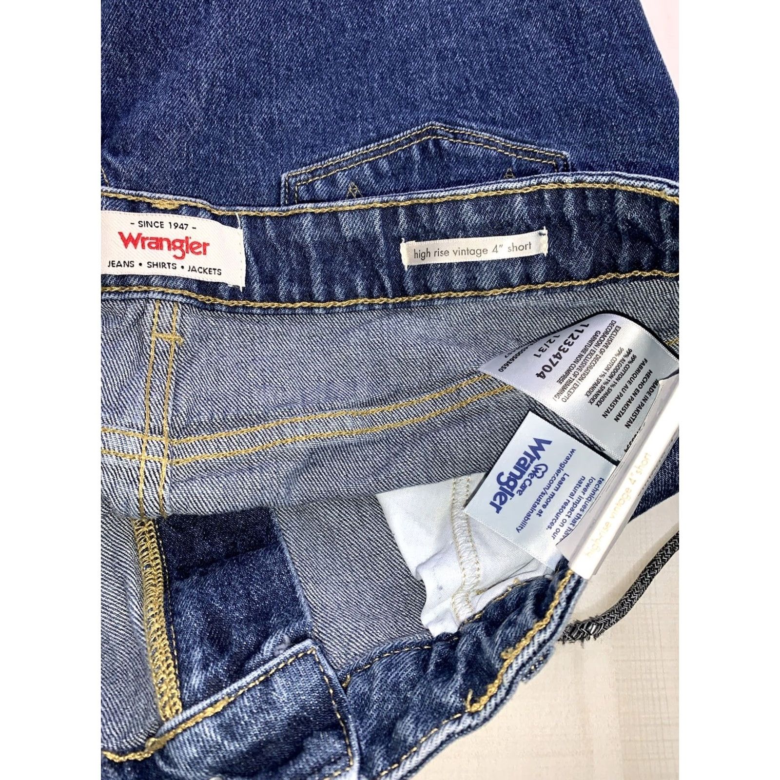 Wrangler VINTAGE Wrangler High Rise Distressed Cut-Off 4” Short Women’s 31 Blue NWT-12377 Size 24" / US 00 / IT 34 - 4 Thumbnail