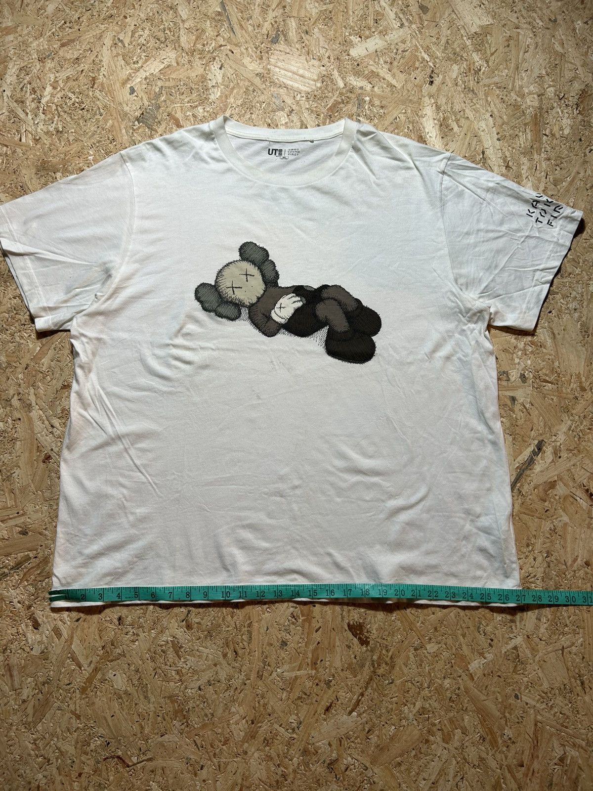 Kaws × Uniqlo Uniqlo Kaws Tokyo First Tee Size US XXL / EU 58 / 5 - 11 Thumbnail