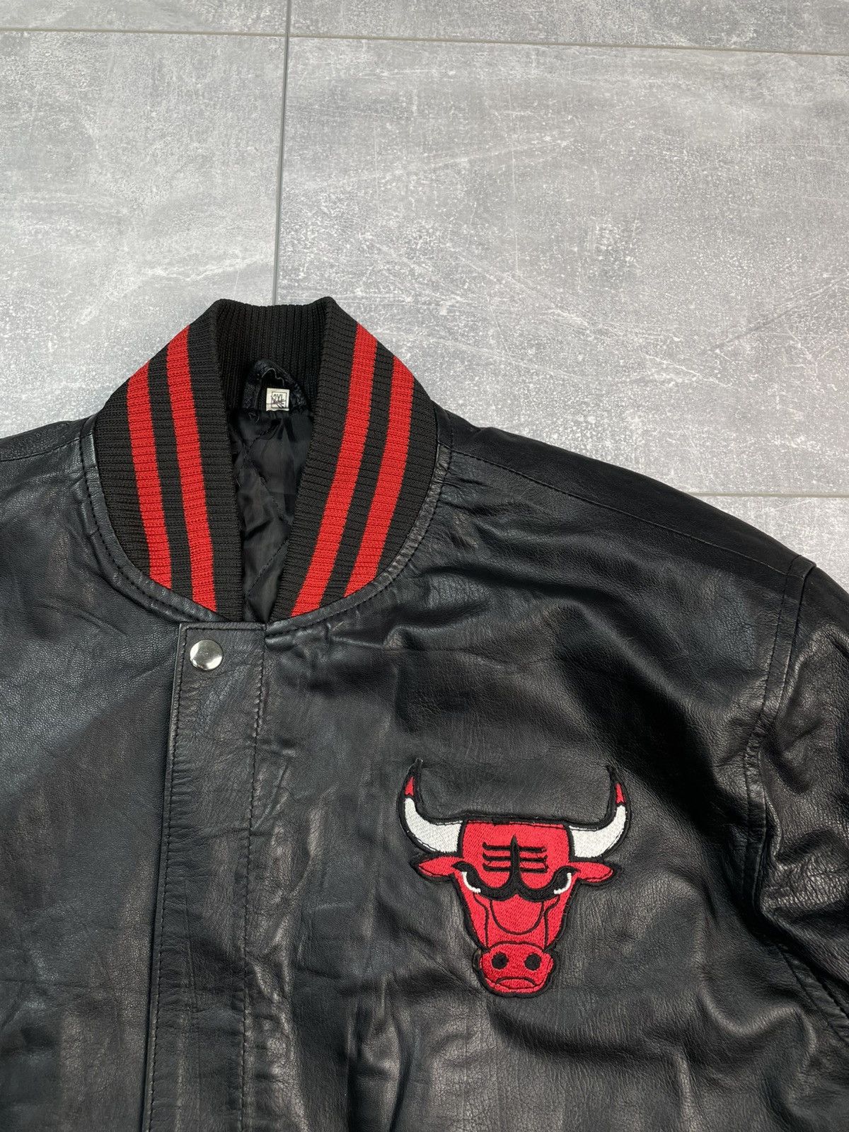 NBA × Vintage Chicago Bulls Vintage Leather Bomber Jacket Size US L / EU 52-54 / 3 - 3 Thumbnail