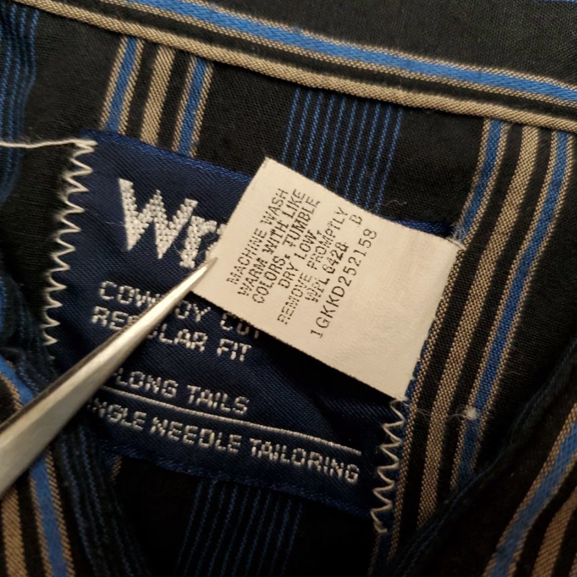 Wrangler VINTAGE Wrangler Shirt Mens 2XL Blue Stripe Pearl Snap X Long Tail Cowboy Made in USA Shirt Polyester Blend with Pockets Cowboy Western American Mens Size US XXL / EU 58 / 5 - 5 Thumbnail