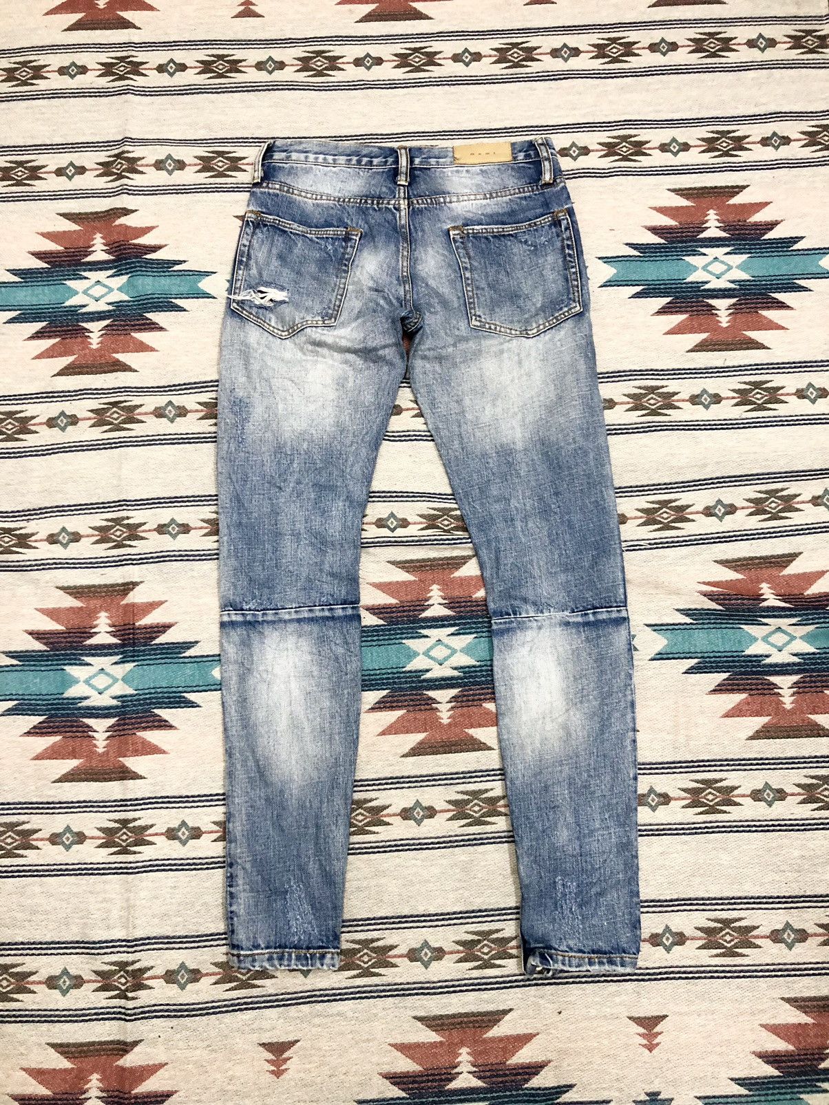 MNML SKINNY MNML DISTRESSED DENIM Size US 29 - 6 Thumbnail