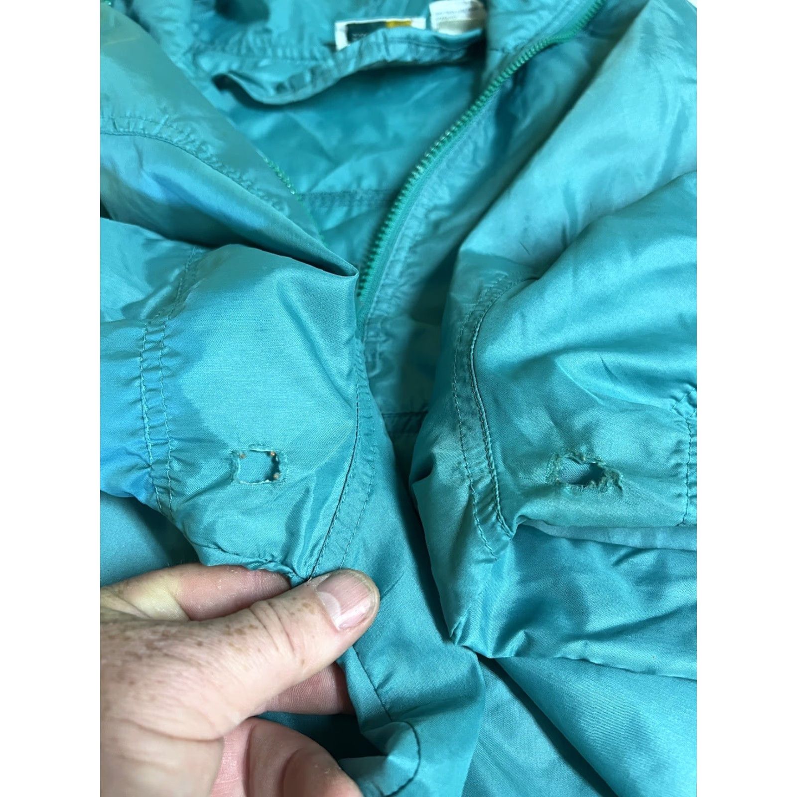 Izod VINTAGE IZOD Windbreaker Jacket Hooded Green Nylon | Unisex Adults L | Lightweight Water Resistant Pockets Crest Logo Size US L / EU 52-54 / 3 - 5 Thumbnail