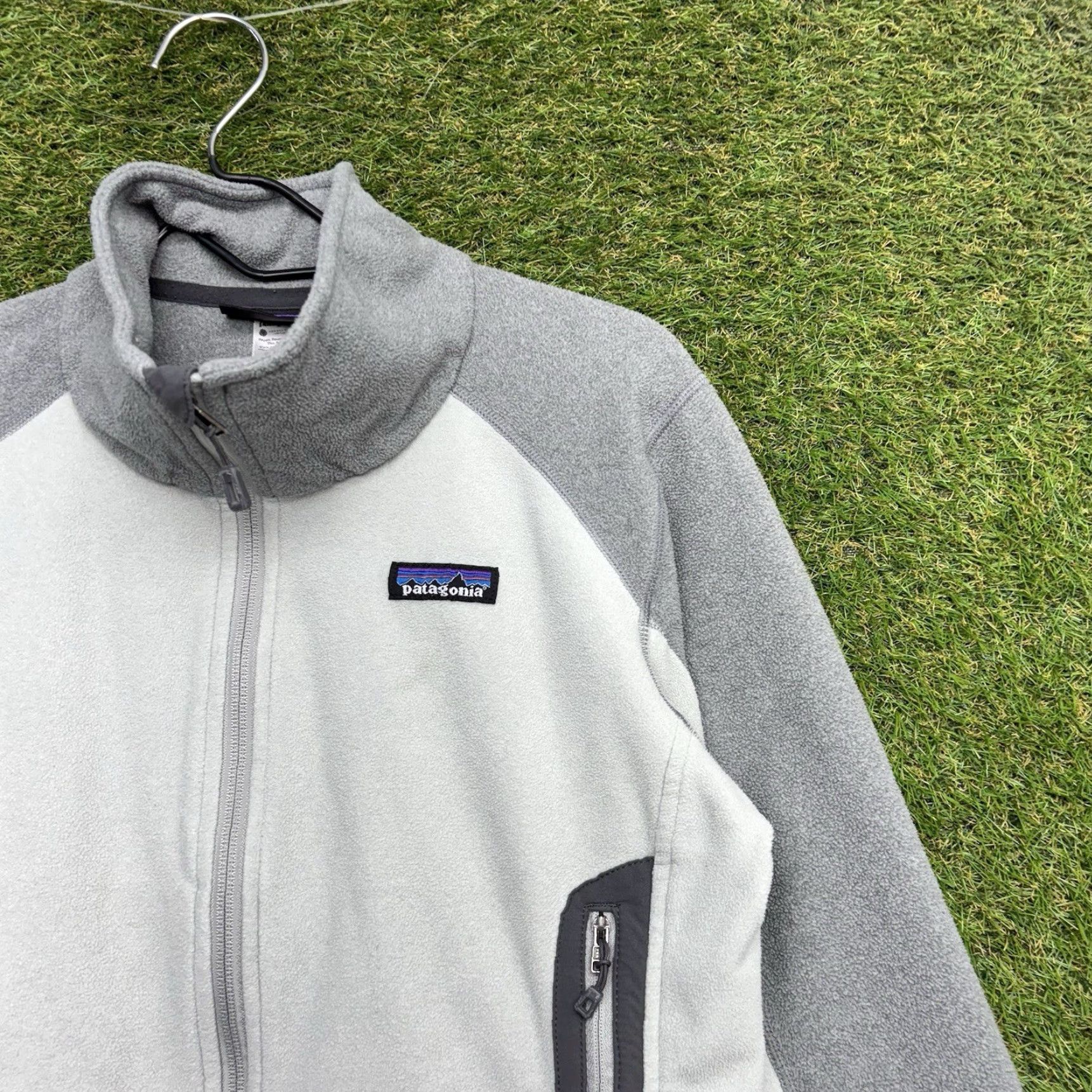 Patagonia Patagonia Fleece Jacket Womens Medium Full Zip Gray Two-Tone Outdoor Winter Spring Fall Hiking Jacket Casual Solid Long Sleeve Brand Patagonia Size M / US 6-8 / IT 42-44 - 2 Thumbnail