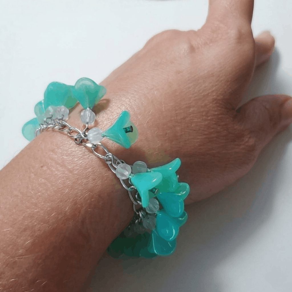 Handmade Charm Bracelet 6.5" Handmade Mint Phosphorus Green Flower Size ONE SIZE - 1 Thumbnail