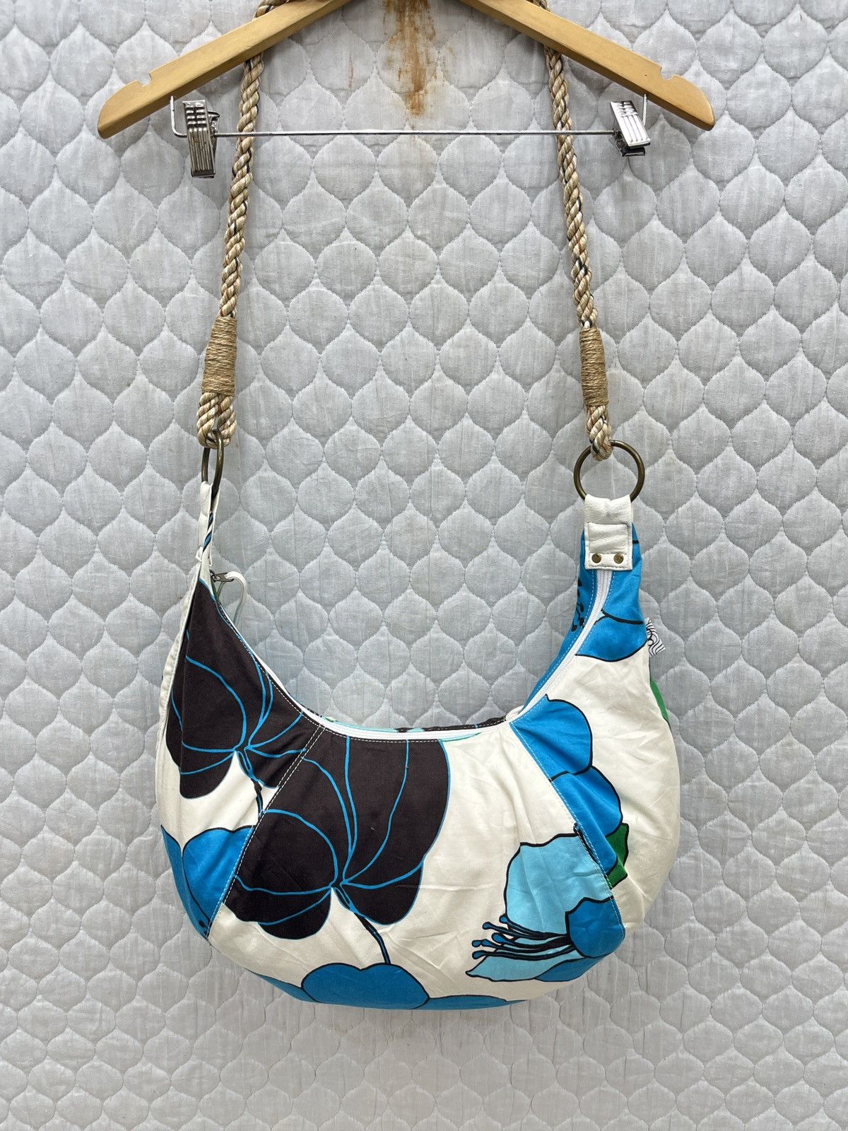Ocean Pacific 🔥🔥🔥STEALS OCEAN PACIFIC FLORAL SLING BAG Size ONE SIZE - 5 Thumbnail