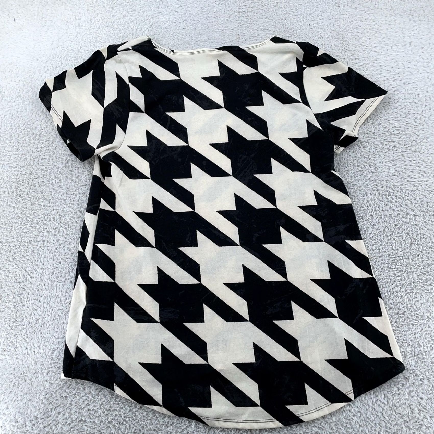 Vintage LuLaRoe Classic Tee Shirt Womens XL Black Houndstooth Print Short Sleeve Size XL / US 12-14 / IT 48-50 - 4 Thumbnail