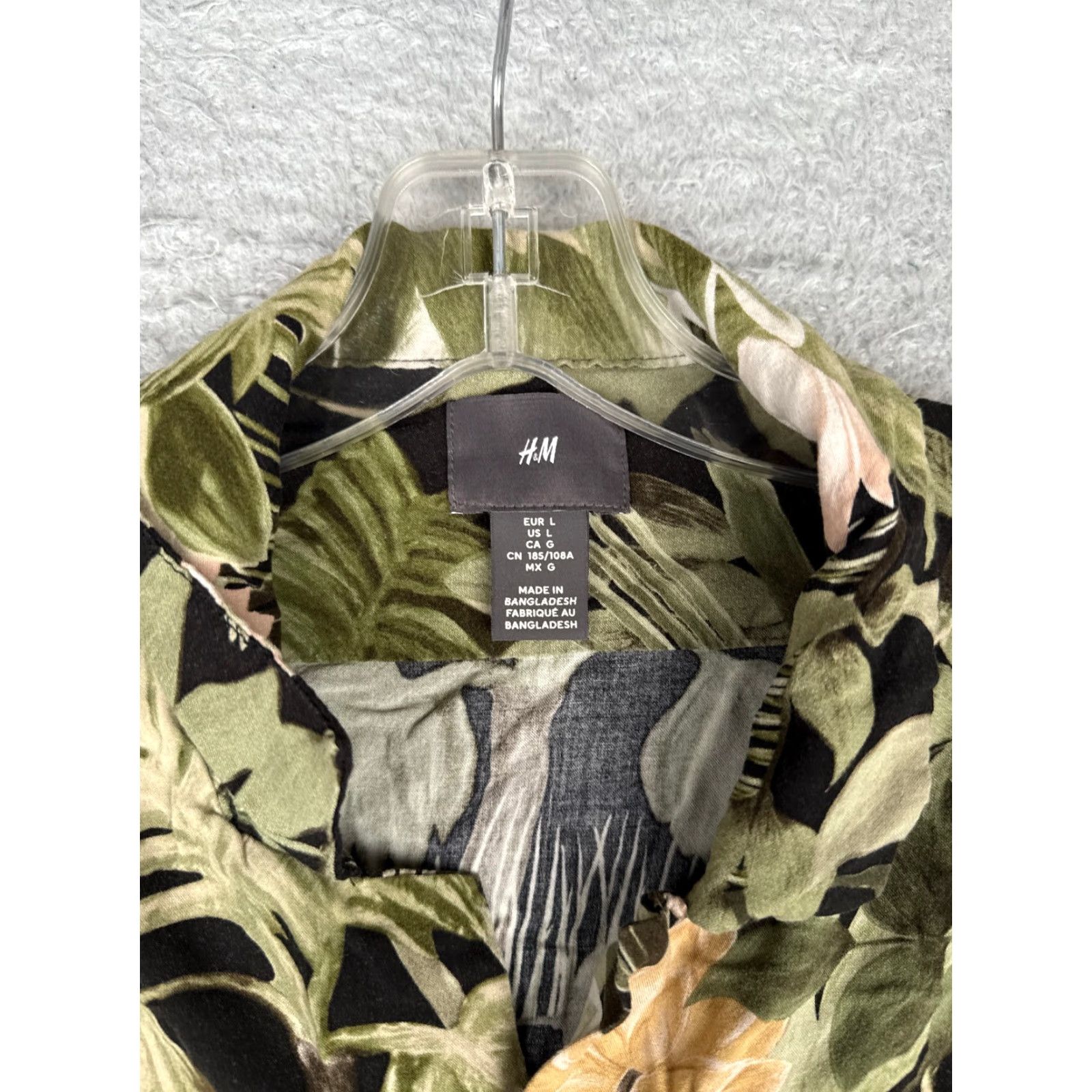 H&M H&M Shirt Men Black Floral Leaf Button-Up 100% Rayon Hawaiian L Adult Casual Shirt Size US L / EU 52-54 / 3 - 6 Thumbnail