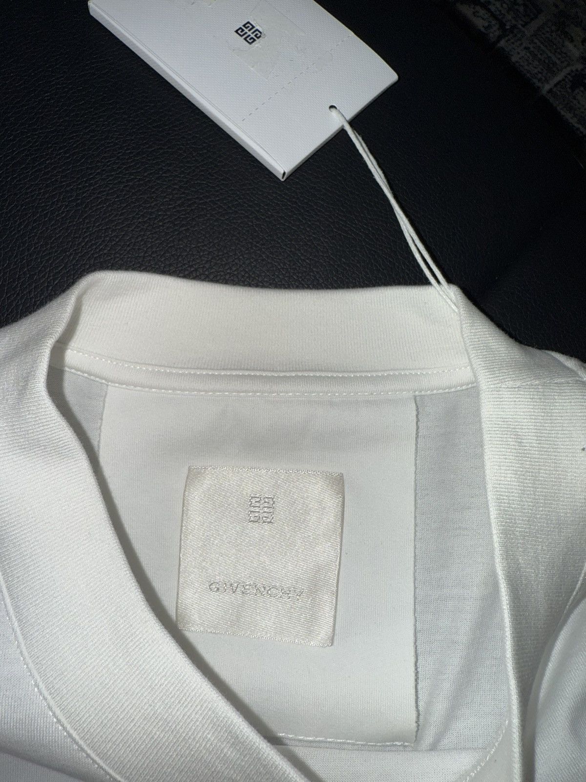 Givenchy Givenchy logo t shirt Size US L / EU 52-54 / 3 - 6 Thumbnail