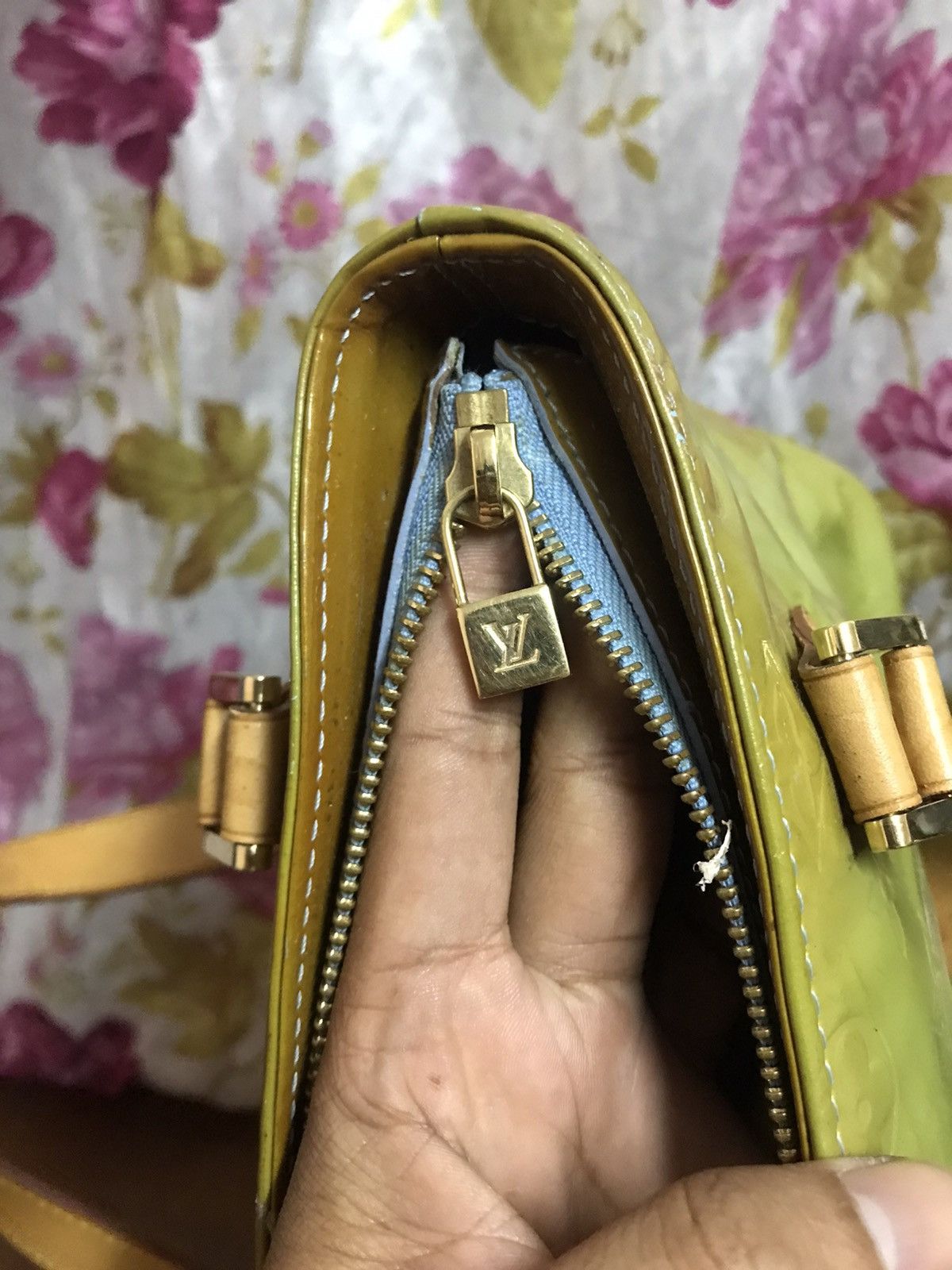Louis Vuitton Authentic Louis Vuitton Vernis Size ONE SIZE - 8 Thumbnail
