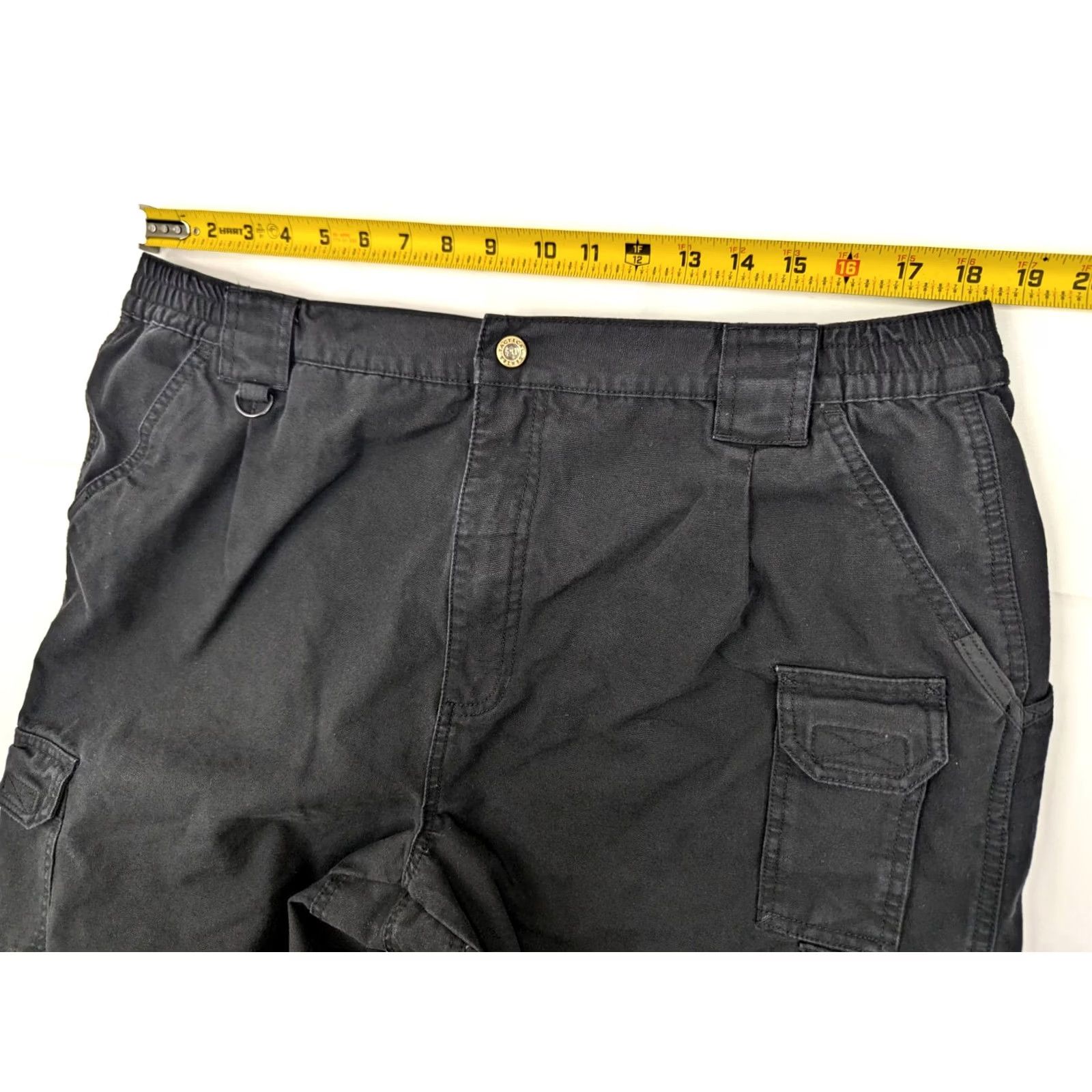 Vintage 5.11 Tactical Cargo Shorts Men 37 Black Cotton Canvas Stretch Pockets Utility mid rise 8.5in Regular Size US 37 - 5 Thumbnail