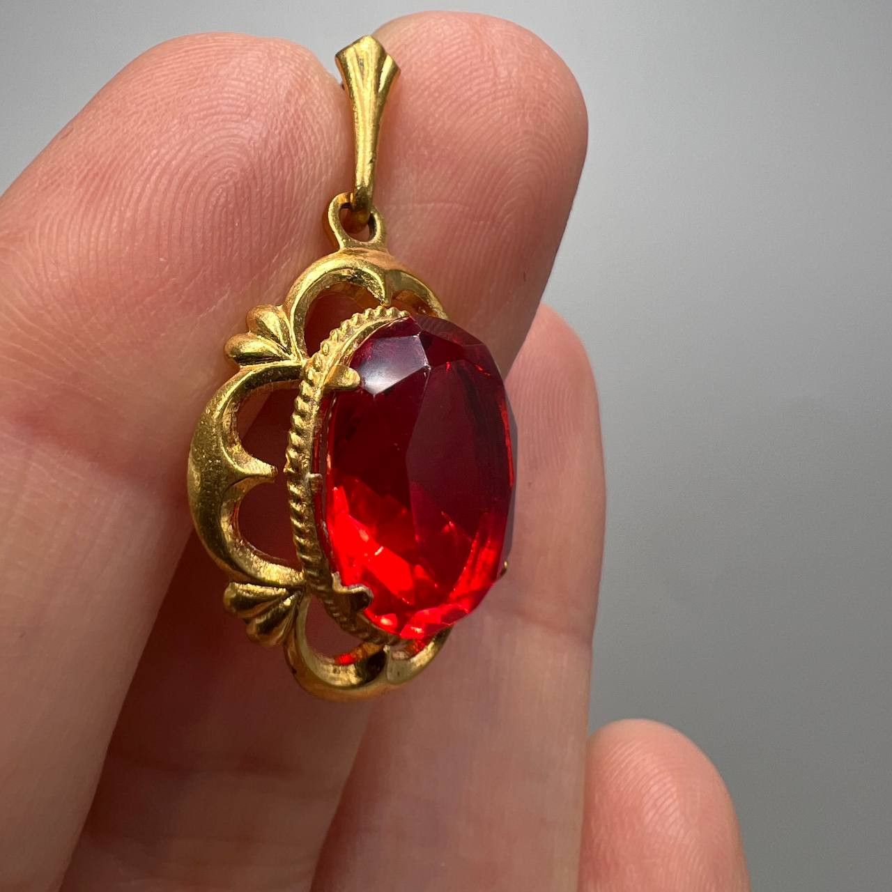 Vintage Vintage USSR Retro Style Jewelry Pendant Gold Tone Red Stone Size ONE SIZE - 3 Thumbnail