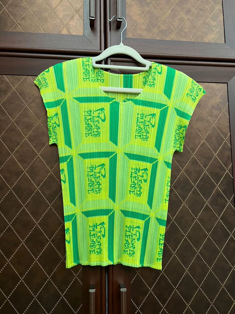 Issey Miyake JK952 Graffiti Print Top - dmc