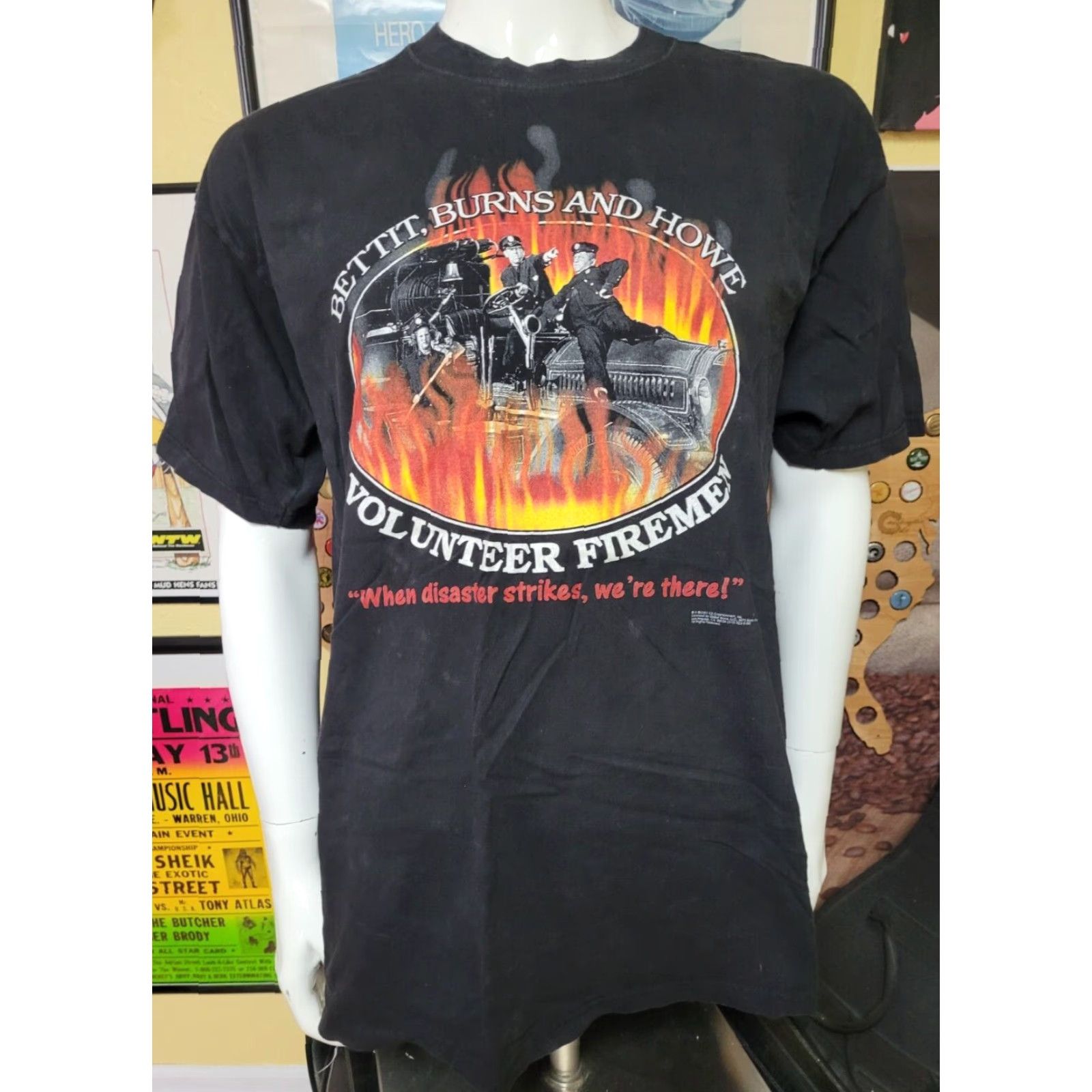 Gildan VINTAGE The Three Stooges T Shirt VTG Bettit Burns & Howe Volunteer Firemen XL Black Gildan 100% Cotton Men's Graphic Tee 2001 TV Funny Size US XL / EU 56 / 4 - 2 Thumbnail