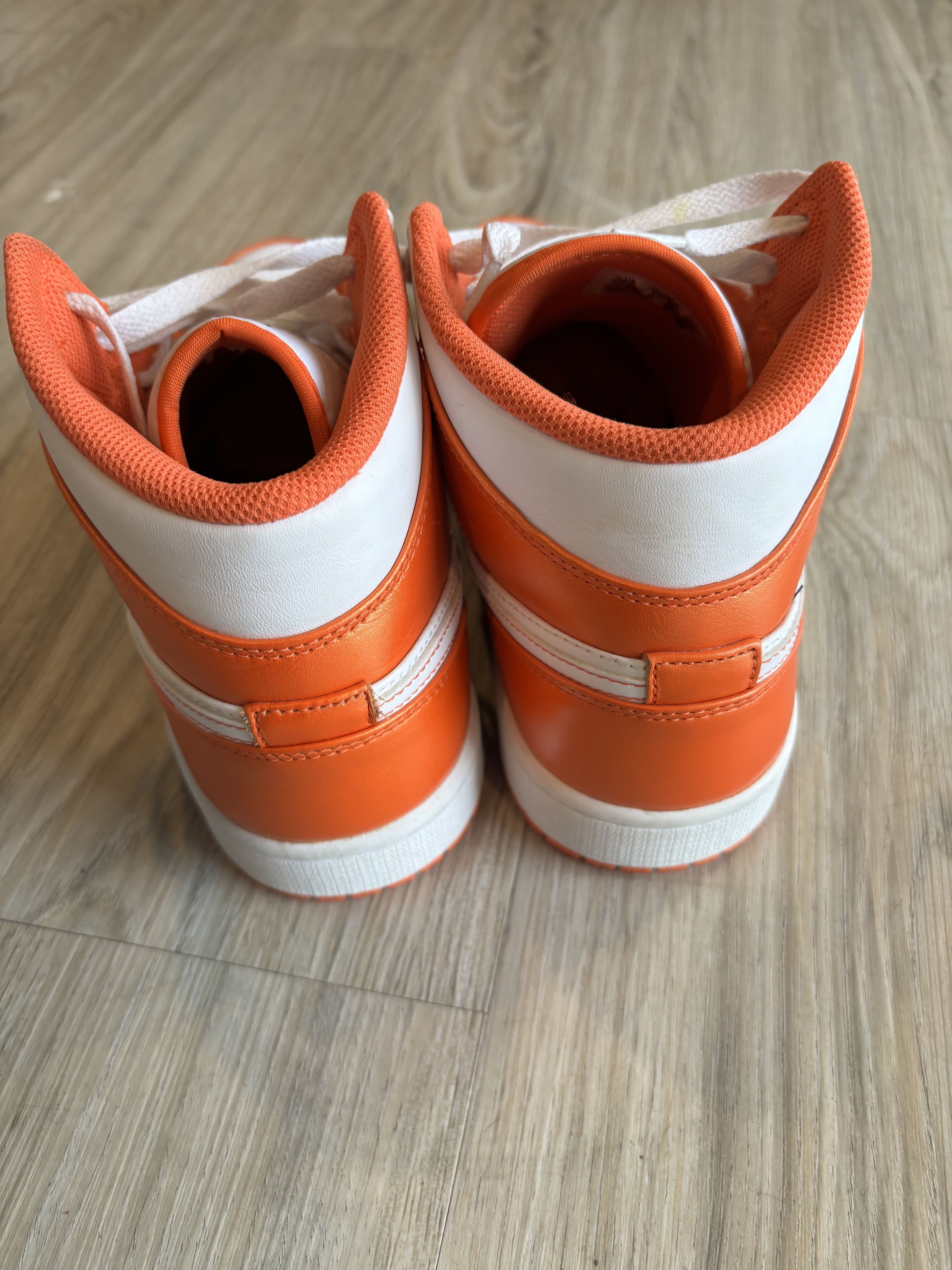 Jordan Brand × Nike Electro Orange Jordan 1 Mid Size US 9 / EU 42 - 4 Thumbnail