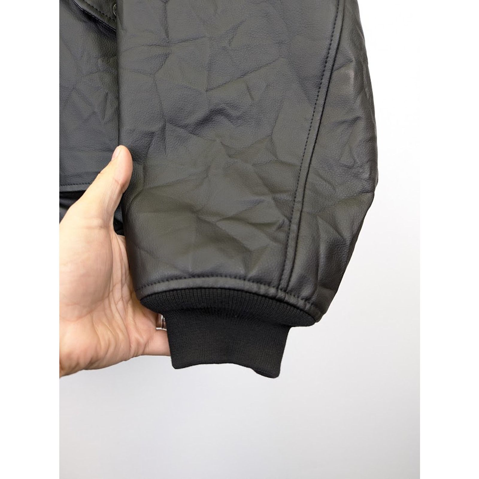 Balenciaga o1rshd1 Leather Grainy Worn Out Bomber in Black Size US M / EU 48-50 / 2 - 7 Thumbnail