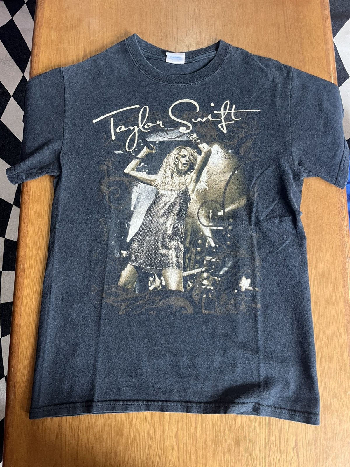 Band Tees Vintage Tayler Swift World tour Tshirt Size US S / EU 44-46 / 1 - 4 Thumbnail